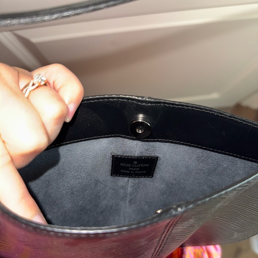 Louis Vuitton Epi Pochette Demi-Lune in Black - Picture 6 of 7